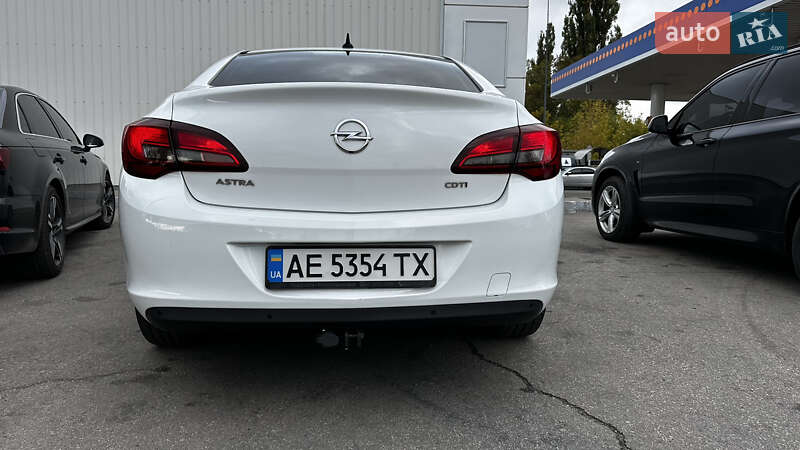 Седан Opel Astra 2015 в Павлограді