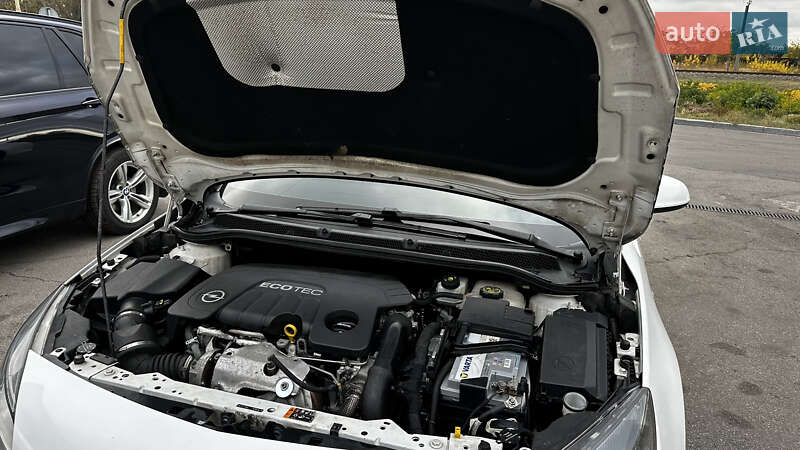 Седан Opel Astra 2015 в Павлограді