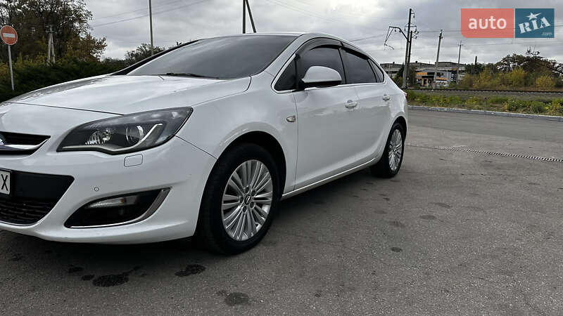 Седан Opel Astra 2015 в Павлограді
