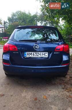 Универсал Opel Astra 2012 в 