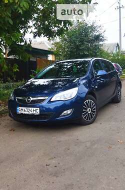 Универсал Opel Astra 2012 в Житомире