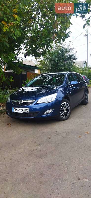 Универсал Opel Astra 2012 в 