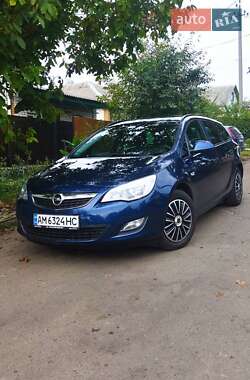 Универсал Opel Astra 2012 в 