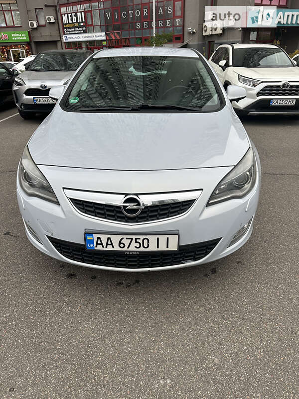 Хетчбек Opel Astra 2012 в Києві