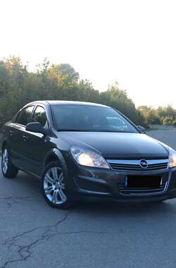 Седан Opel Astra 2011 в Виннице