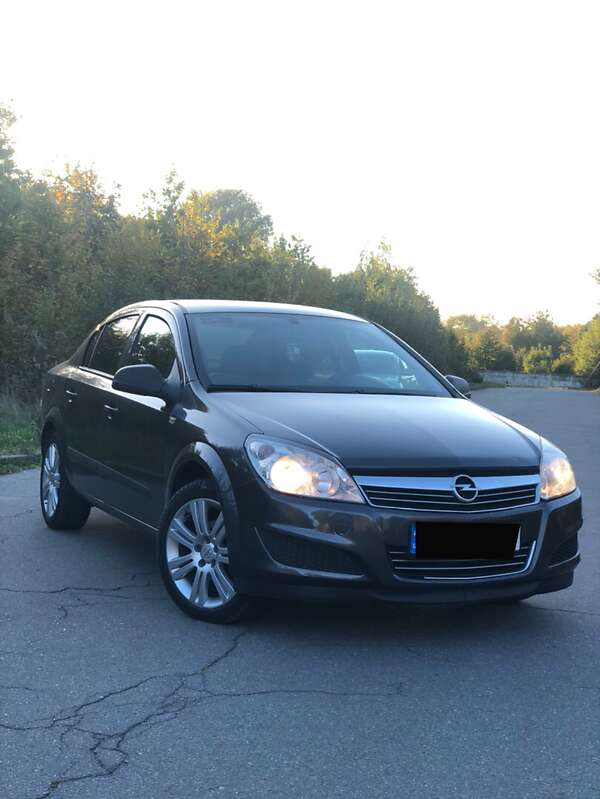 Седан Opel Astra 2011 в Вінниці