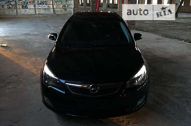 Универсал Opel Astra 2012 в 