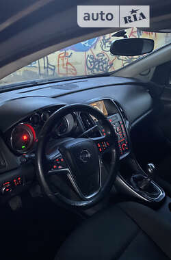 Универсал Opel Astra 2012 в 