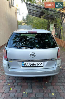 Универсал Opel Astra 2012 в 