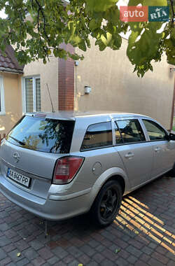 Универсал Opel Astra 2012 в Чернигове