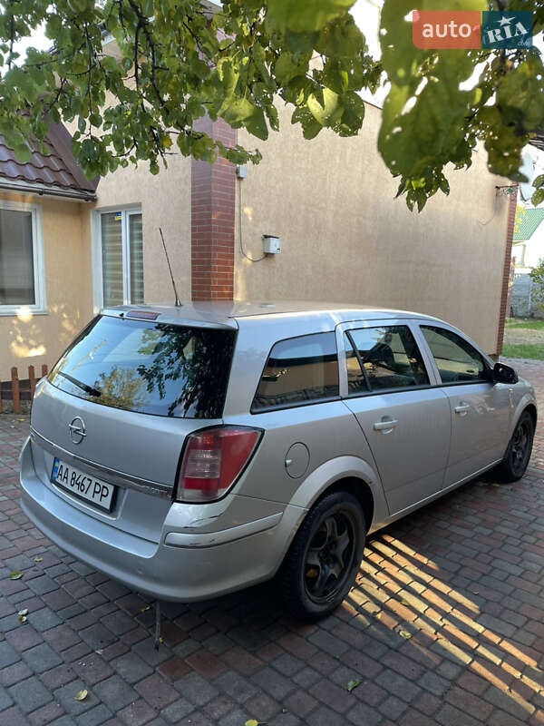 Универсал Opel Astra 2012 в Чернигове
