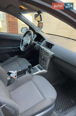 Универсал Opel Astra 2012 в 
