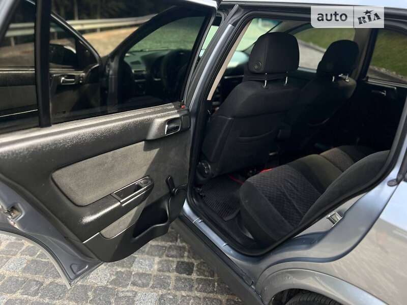 Універсал Opel Astra 2003 в Надвірній