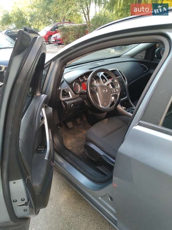 Универсал Opel Astra 2011 в Киеве