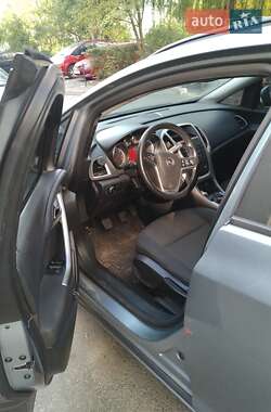 Универсал Opel Astra 2011 в 