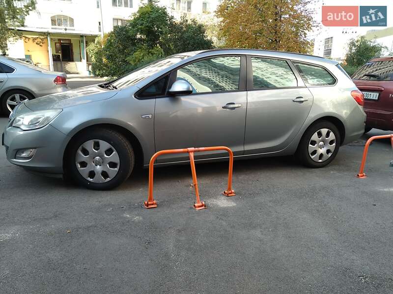 Универсал Opel Astra 2011 в Киеве