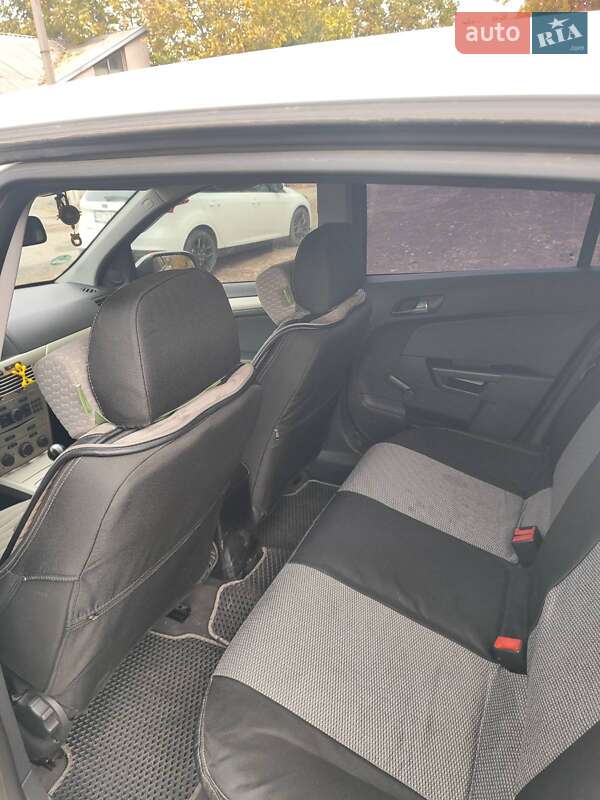 Хэтчбек Opel Astra 2007 в Лозовой