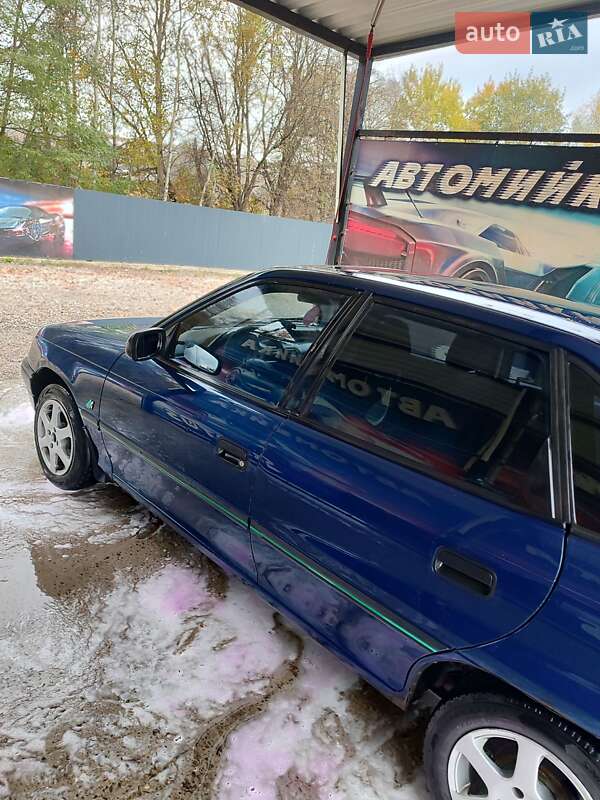 Седан Opel Astra 1993 в Ивано-Франковске