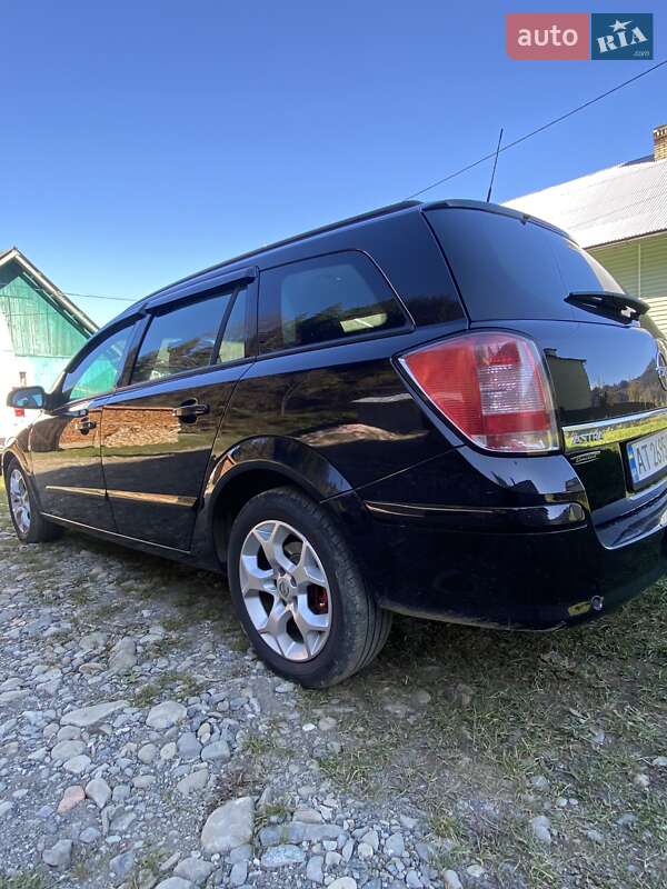 Универсал Opel Astra 2005 в Кутах
