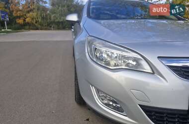 Универсал Opel Astra 2011 в 