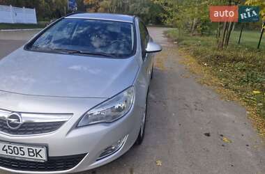 Универсал Opel Astra 2011 в 