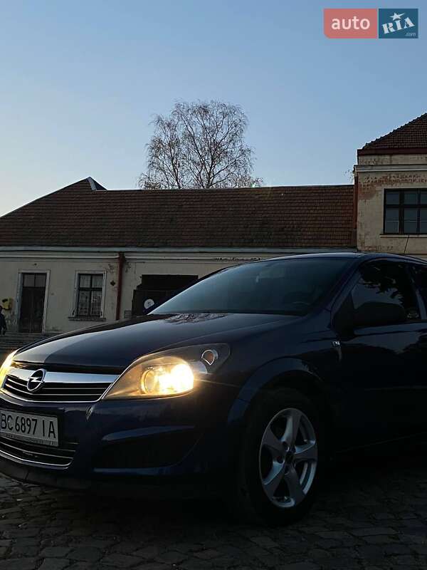 Хэтчбек Opel Astra 2009 в Ходорове