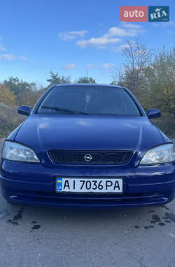 Седан Opel Astra 2003 в Богуславе