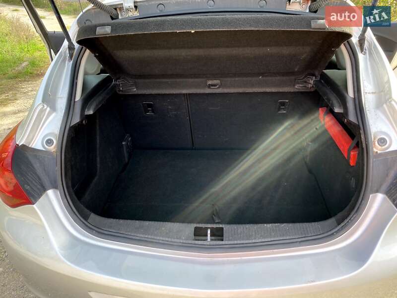 Хэтчбек Opel Astra 2010 в Новой Ушице