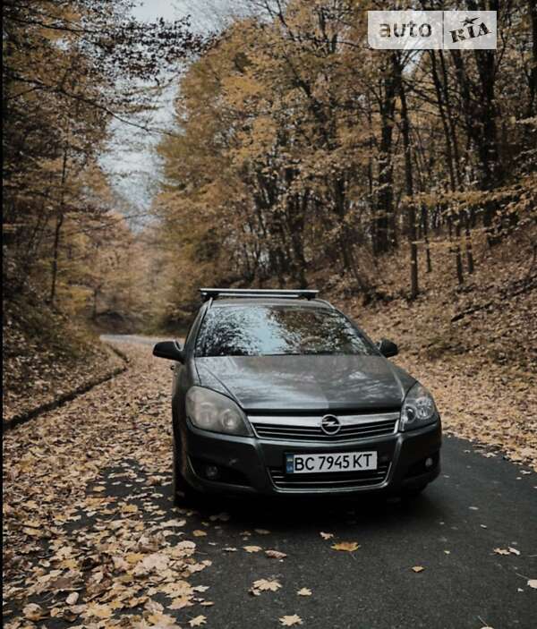 Універсал Opel Astra 2010 в Золочеві