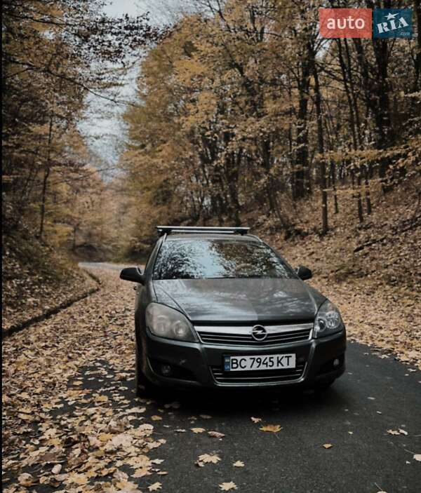 Універсал Opel Astra 2010 в Золочеві