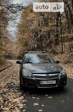 Універсал Opel Astra 2010 в Золочеві