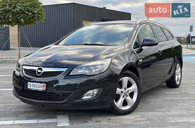 Універсал Opel Astra 2012 в Луцьку