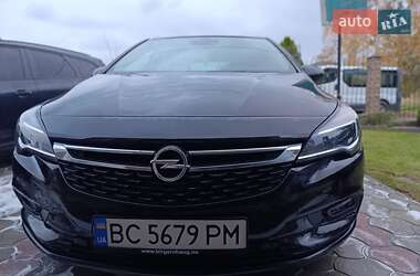 Універсал Opel Astra 2017 в Дрогобичі