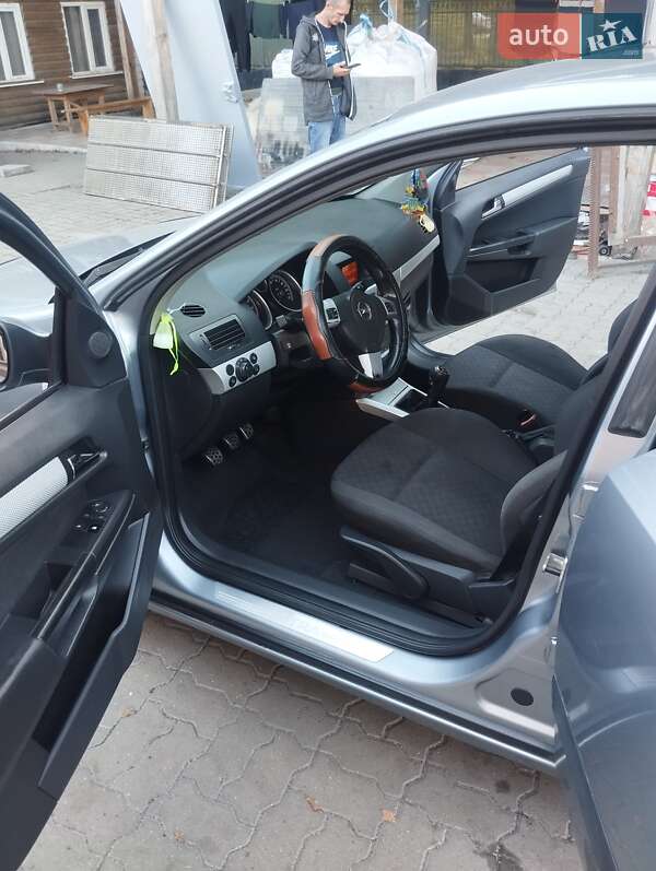 Хетчбек Opel Astra 2004 в Житомирі