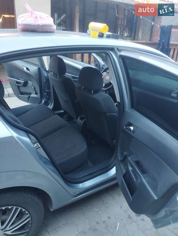 Хетчбек Opel Astra 2004 в Житомирі