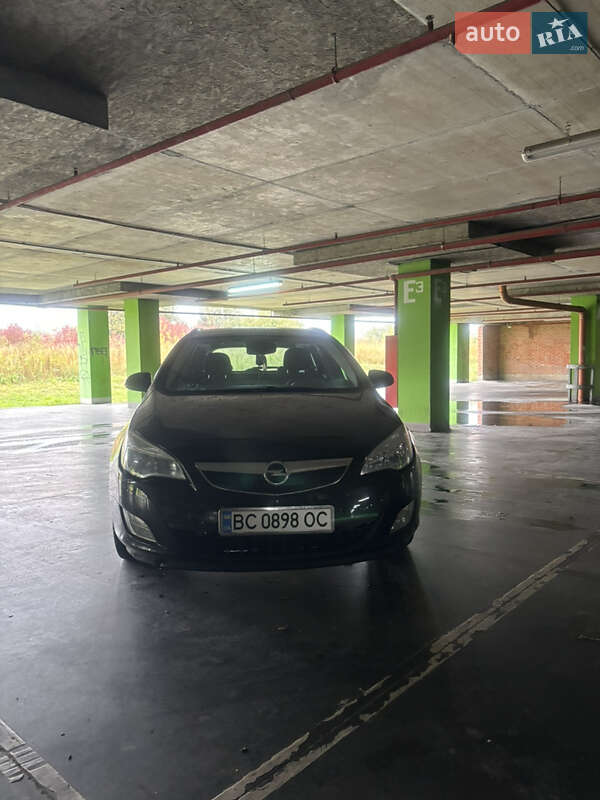Opel Astra 2012