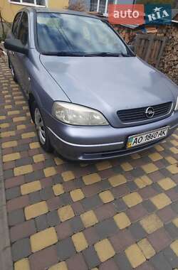 Седан Opel Astra 2007 в Рахові