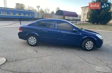 Седан Opel Astra 2009 в Ромнах