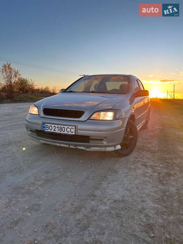Седан Opel Astra 2007 в Почаеве