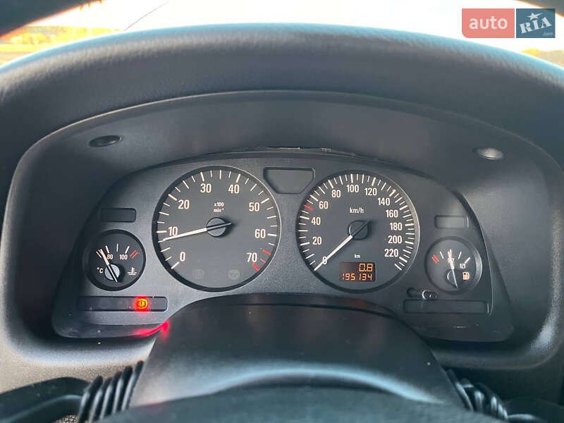 Седан Opel Astra 2007 в Почаеве