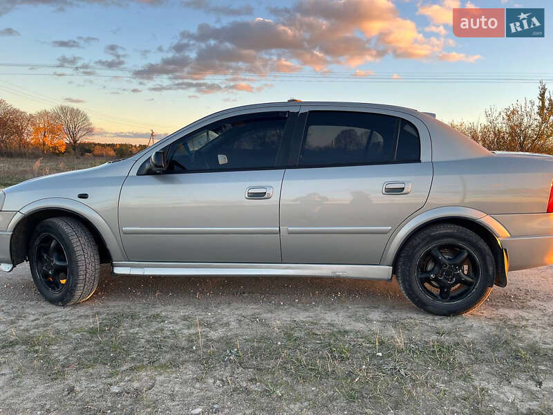 Седан Opel Astra 2007 в Почаеве