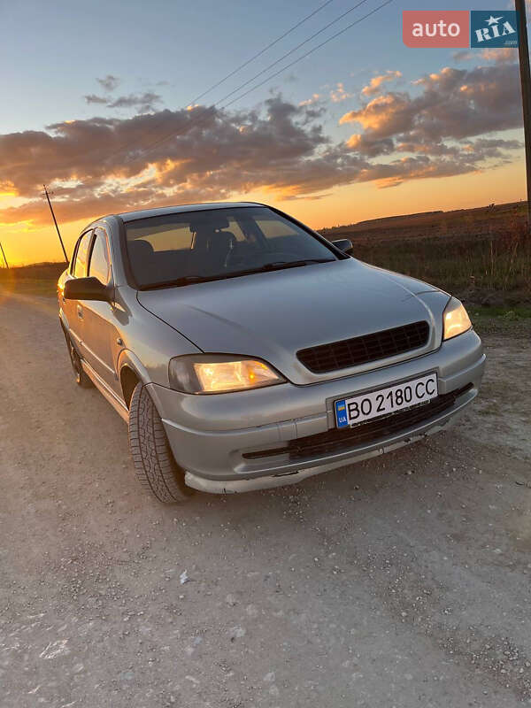 Седан Opel Astra 2007 в Почаеве