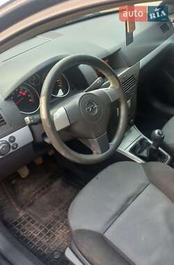 Хэтчбек Opel Astra 2004 в 