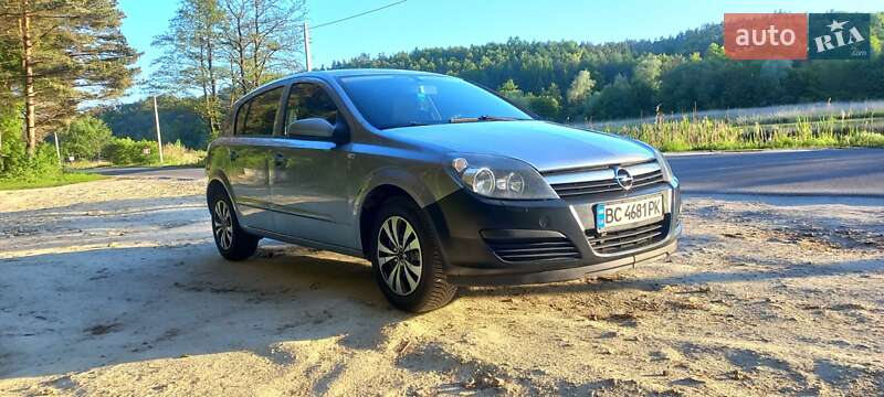 Хэтчбек Opel Astra 2004 в 
