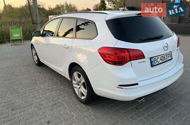 Універсал Opel Astra 2014 в Жовкві