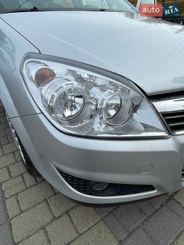 Универсал Opel Astra 2008 в Ивано-Франковске