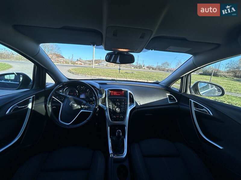 Универсал Opel Astra 2013 в Стрые