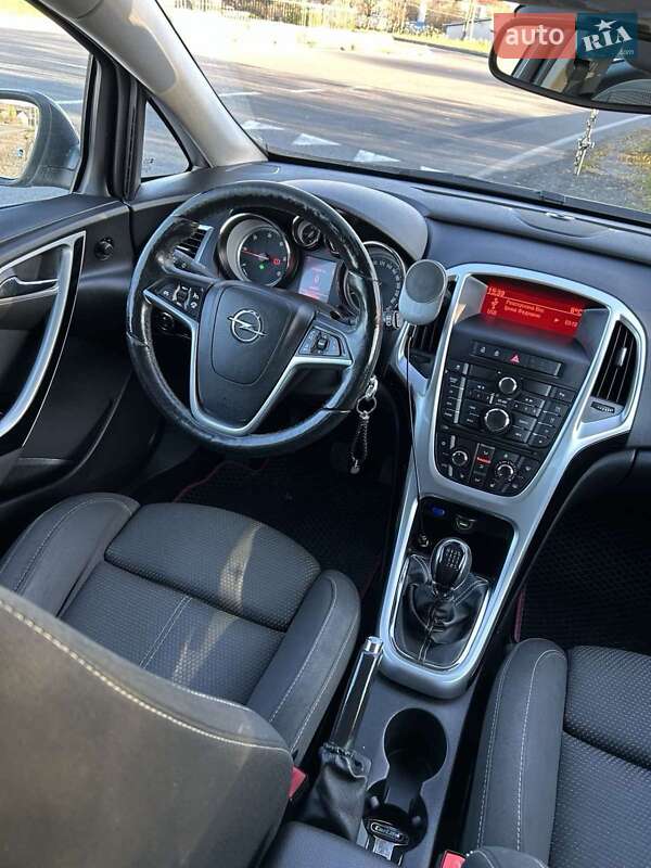 Универсал Opel Astra 2013 в Стрые