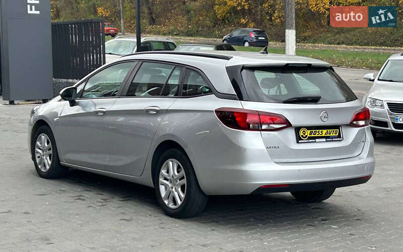 Універсал Opel Astra 2016 в Чернівцях