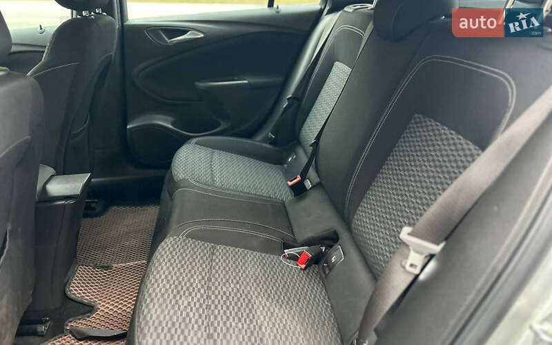 Універсал Opel Astra 2016 в Чернівцях